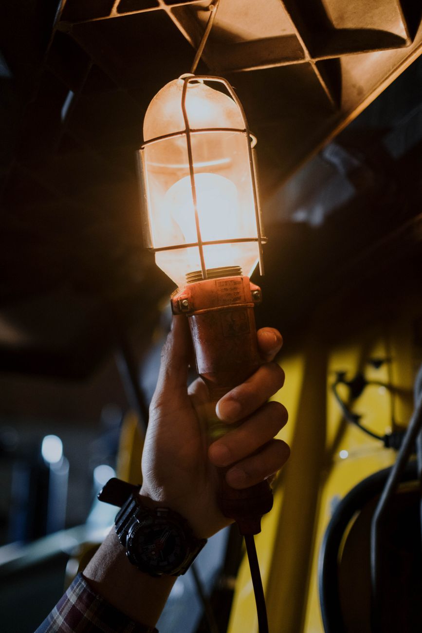 Why Work Light Glare Hides Details—and How to Fix It
