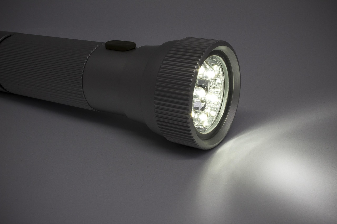 Flashlights for Power Outages That Prioritize Runtime