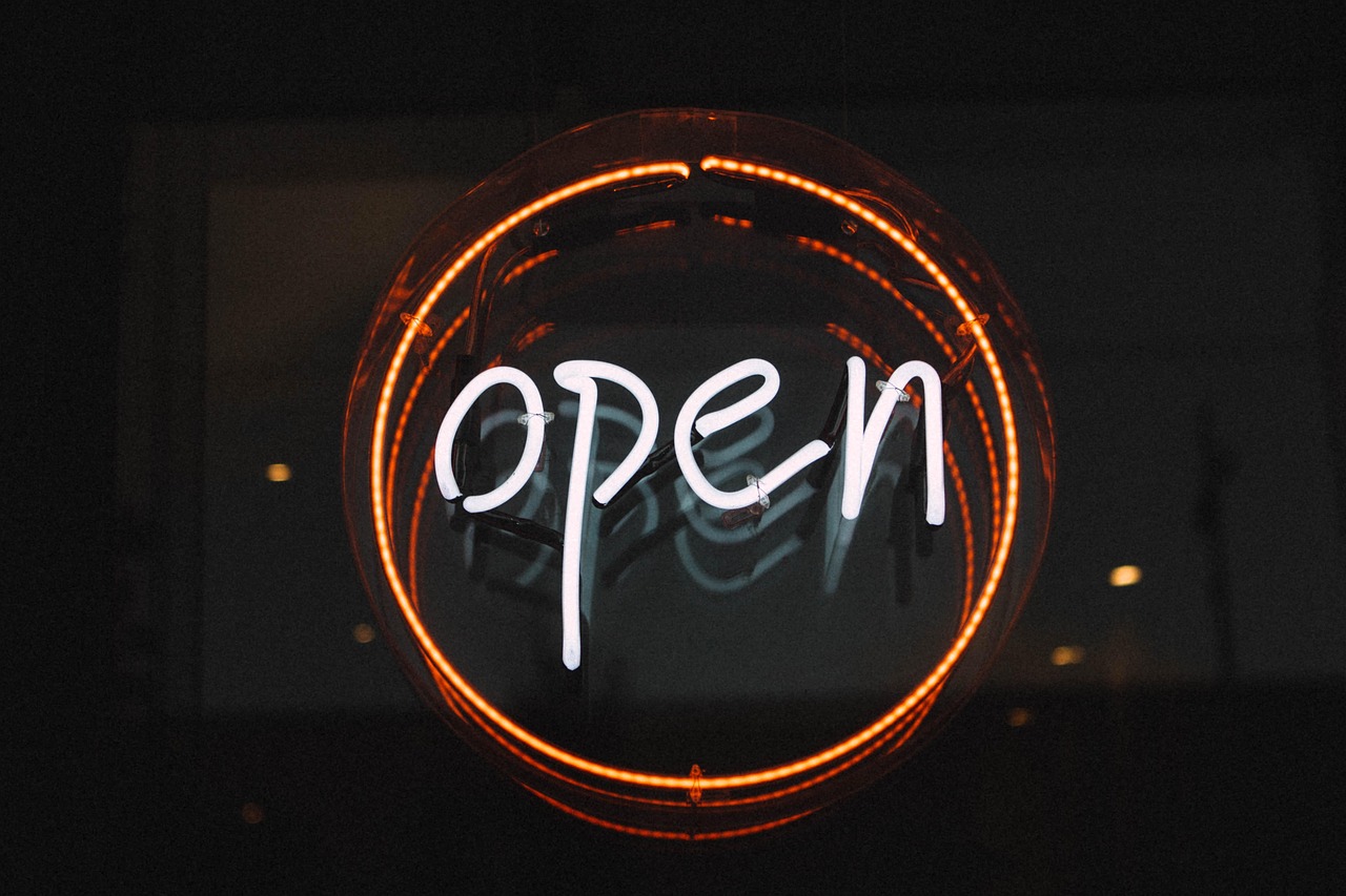 Will LED Neon Signs Show Up in a Sunny Window?